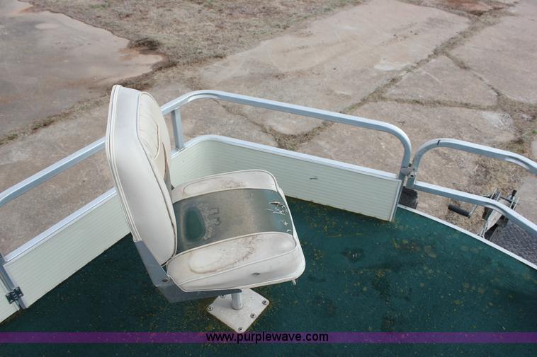 image for item J2291 2000 Voyager VS21 pontoon boat