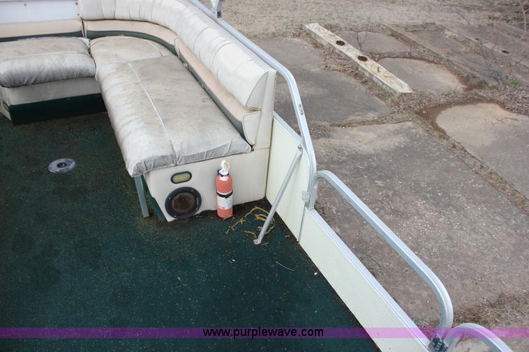 image for item J2291 2000 Voyager VS21 pontoon boat