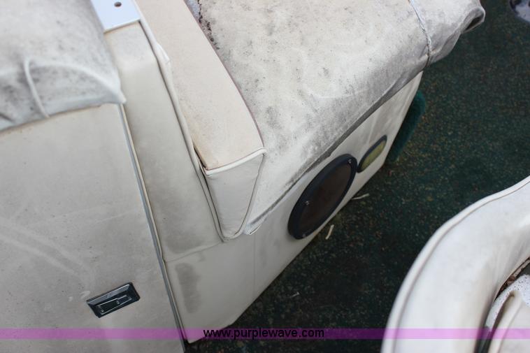 image for item J2291 2000 Voyager VS21 pontoon boat