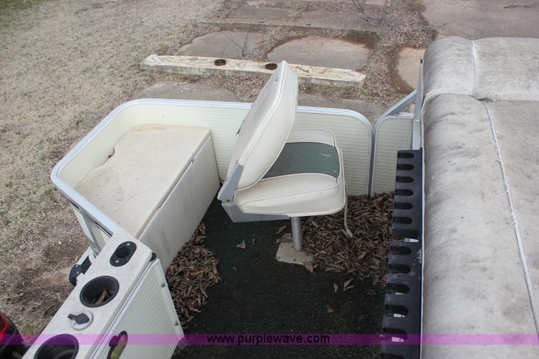 image for item J2291 2000 Voyager VS21 pontoon boat