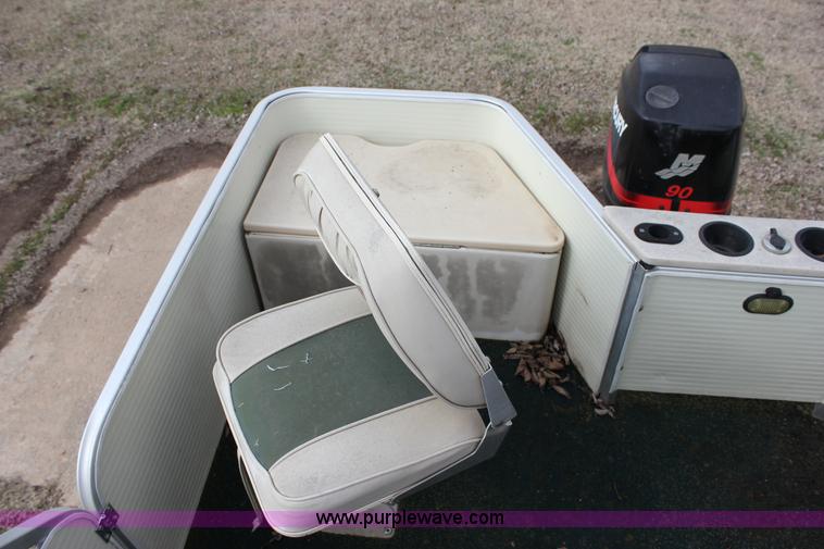 image for item J2291 2000 Voyager VS21 pontoon boat