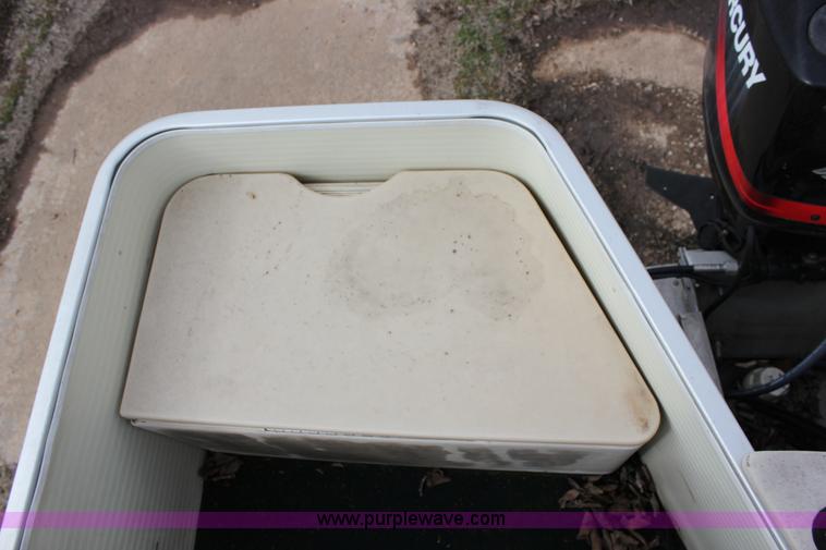 image for item J2291 2000 Voyager VS21 pontoon boat