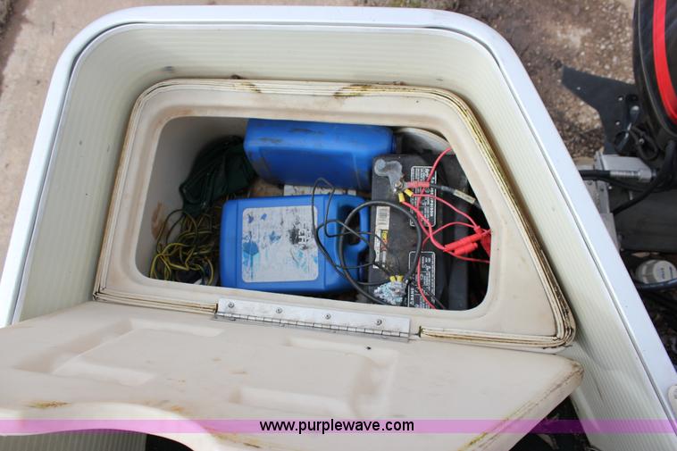 image for item J2291 2000 Voyager VS21 pontoon boat