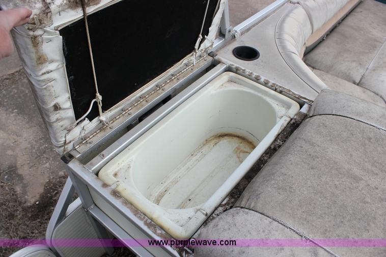 image for item J2291 2000 Voyager VS21 pontoon boat