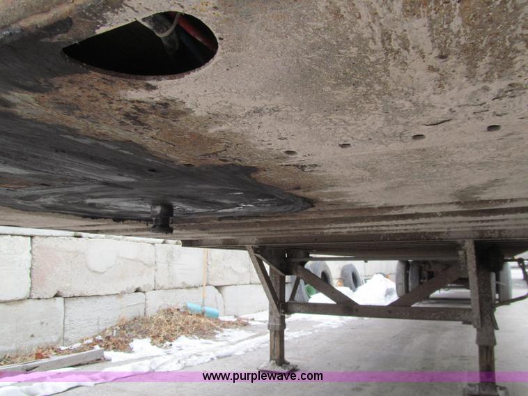 image for item J3270 1996 Fruehauf dry van trailer