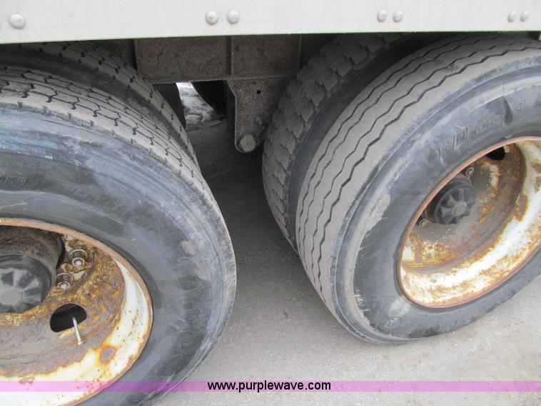 image for item J3270 1996 Fruehauf dry van trailer