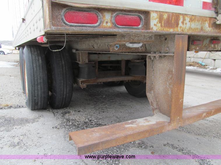image for item J3271 1996 Fruehauf dry van trailer