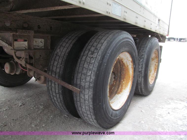 image for item J3276 1996 Fruehauf dry van trailer