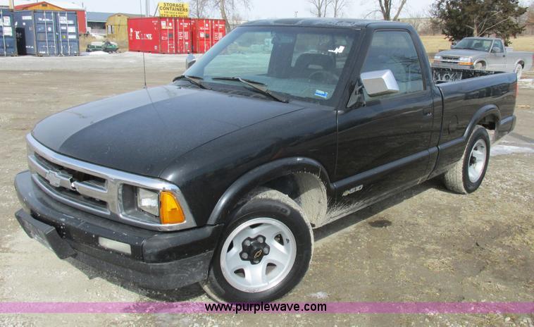 image for item K2044 1994 Chevrolet S10 pickup truck