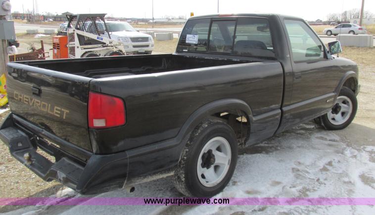 image for item K2044 1994 Chevrolet S10 pickup truck