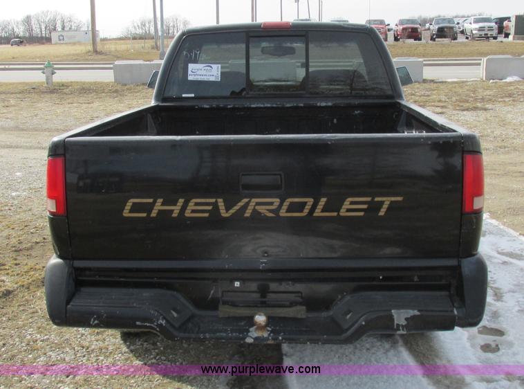 image for item K2044 1994 Chevrolet S10 pickup truck