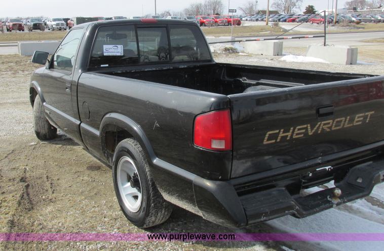 image for item K2044 1994 Chevrolet S10 pickup truck