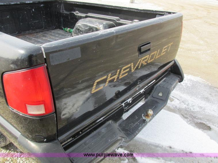 image for item K2044 1994 Chevrolet S10 pickup truck