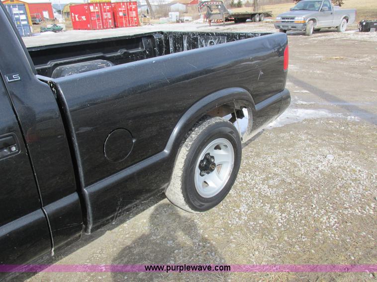 image for item K2044 1994 Chevrolet S10 pickup truck