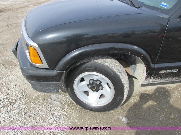 image for item K2044 1994 Chevrolet S10 pickup truck