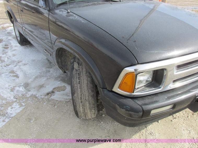 image for item K2044 1994 Chevrolet S10 pickup truck