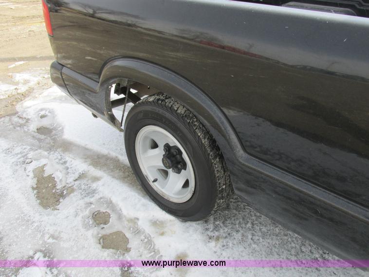image for item K2044 1994 Chevrolet S10 pickup truck