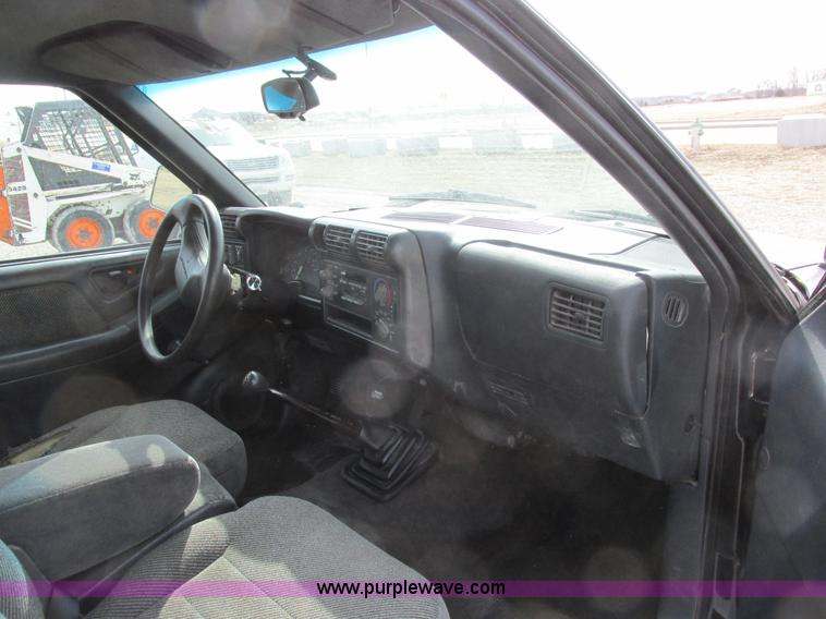 image for item K2044 1994 Chevrolet S10 pickup truck