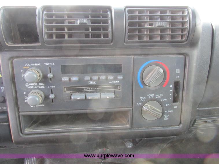 image for item K2044 1994 Chevrolet S10 pickup truck