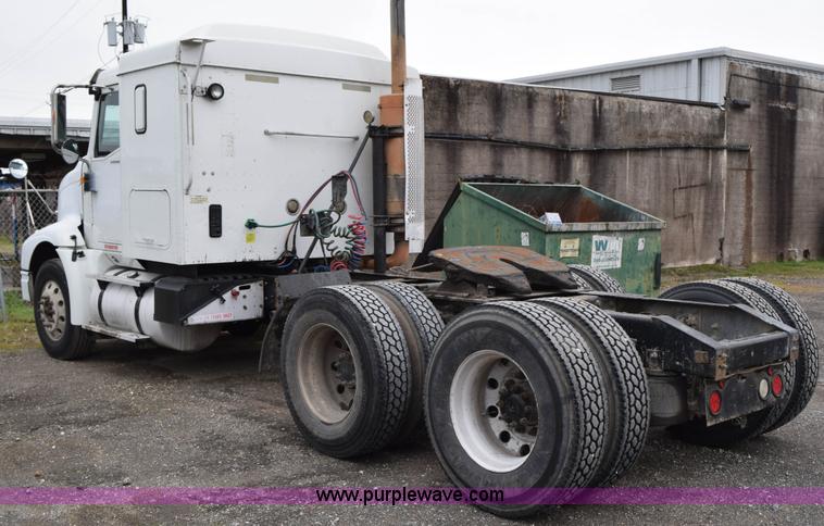 image for item K2311 2006 International 9200i semi truck