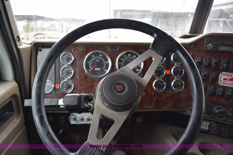 image for item K2311 2006 International 9200i semi truck