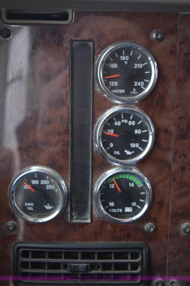 image for item K2311 2006 International 9200i semi truck