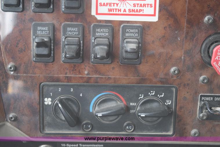 image for item K2311 2006 International 9200i semi truck