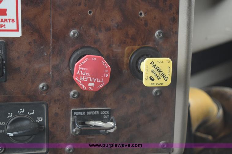 image for item K2311 2006 International 9200i semi truck