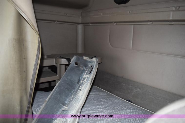 image for item K2311 2006 International 9200i semi truck