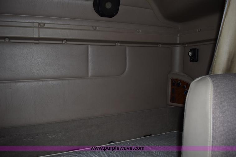 image for item K2311 2006 International 9200i semi truck