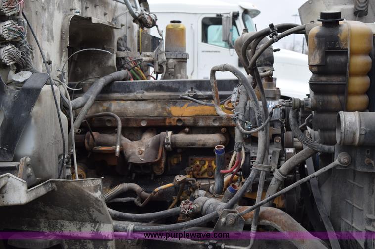 image for item K2311 2006 International 9200i semi truck