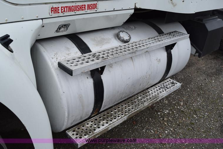 image for item K2311 2006 International 9200i semi truck