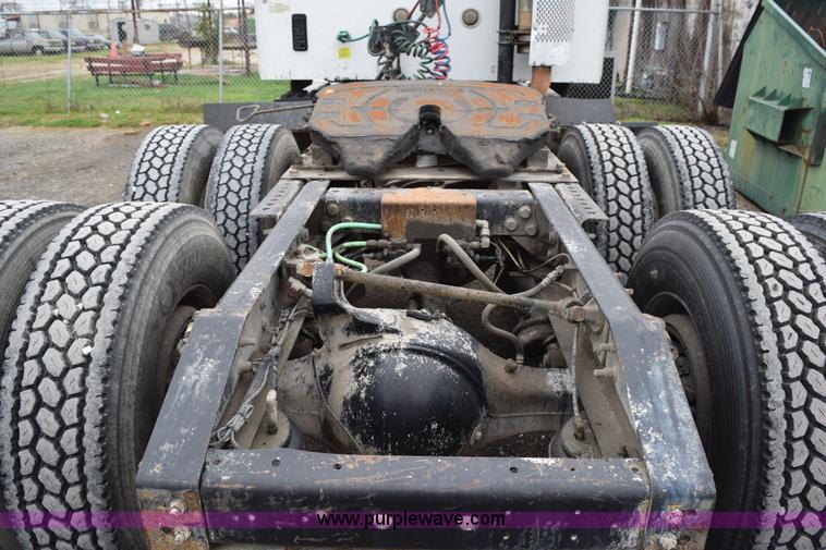 image for item K2311 2006 International 9200i semi truck