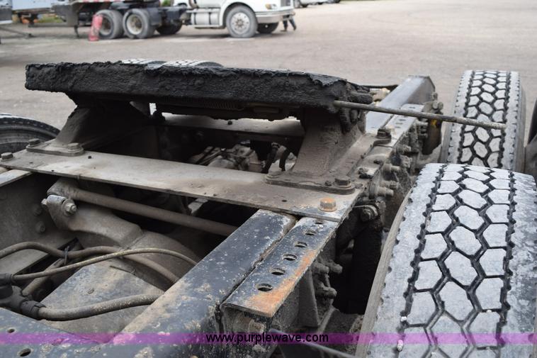 image for item K2311 2006 International 9200i semi truck