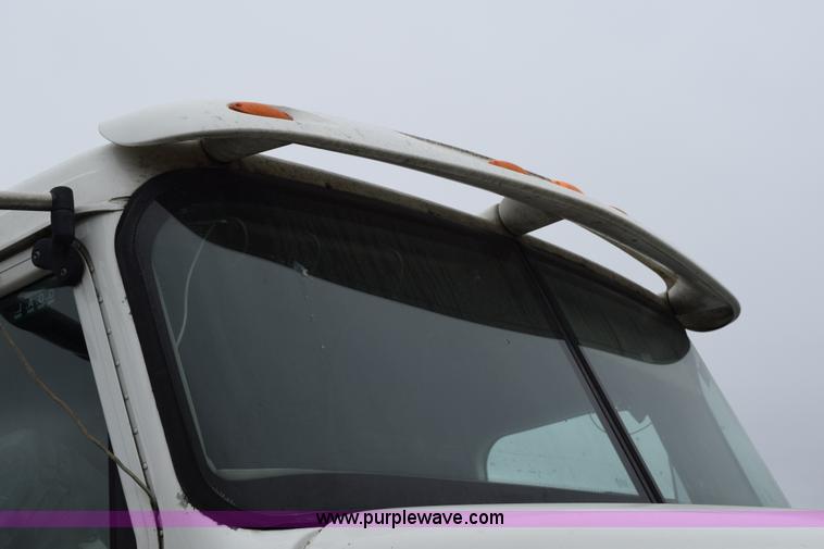 image for item K2311 2006 International 9200i semi truck