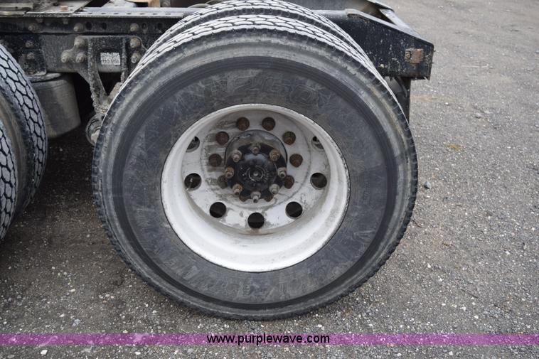 image for item K2311 2006 International 9200i semi truck