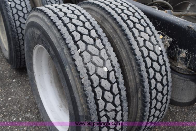 image for item K2311 2006 International 9200i semi truck