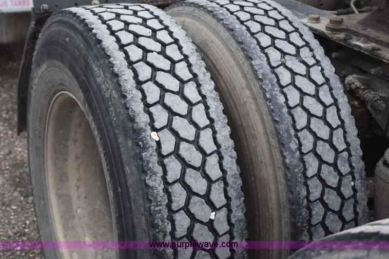 image for item K2311 2006 International 9200i semi truck