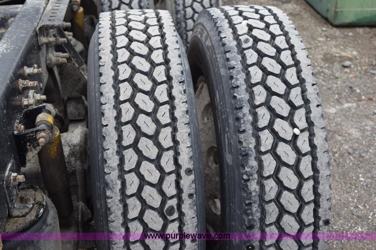 image for item K2311 2006 International 9200i semi truck