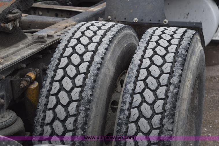 image for item K2311 2006 International 9200i semi truck