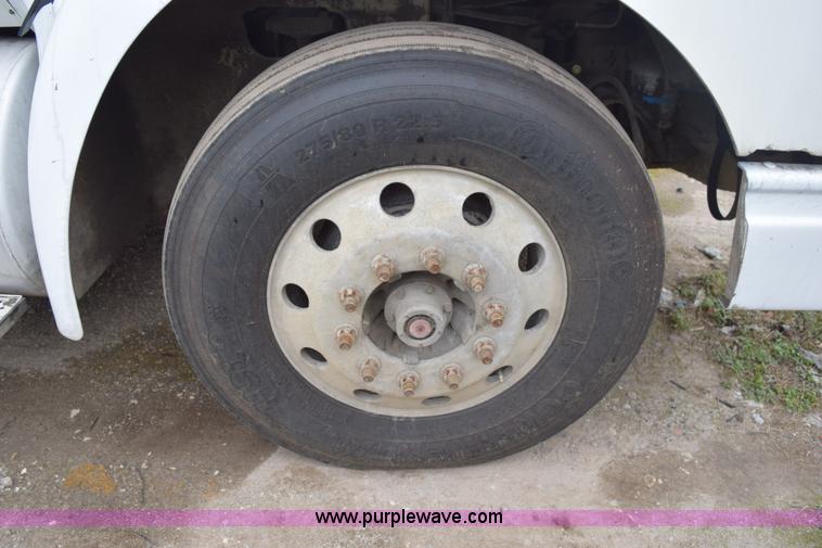 image for item K2311 2006 International 9200i semi truck