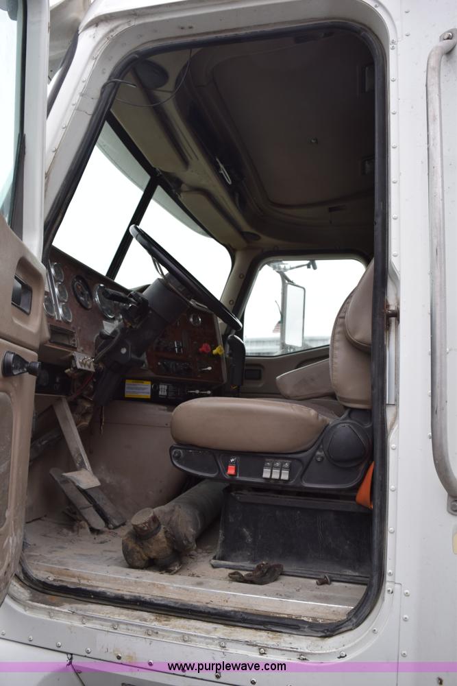 image for item K2312 2007 International 9200i semi truck