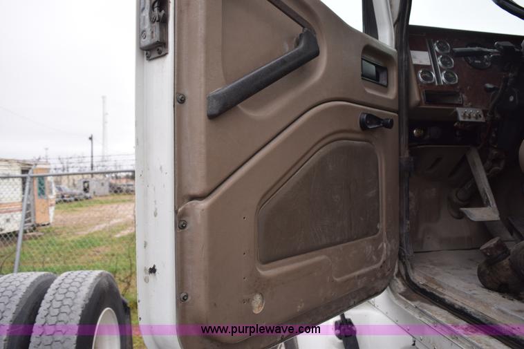 image for item K2312 2007 International 9200i semi truck