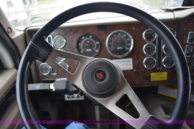 image for item K2312 2007 International 9200i semi truck