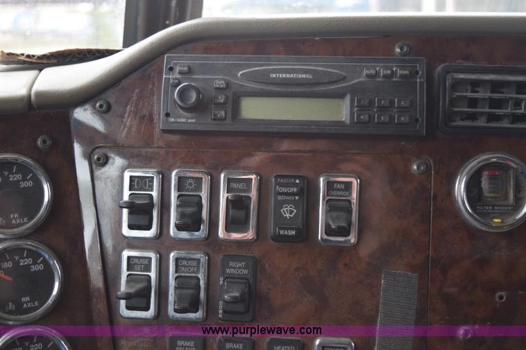 image for item K2312 2007 International 9200i semi truck