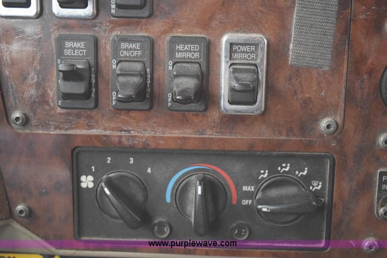 image for item K2312 2007 International 9200i semi truck