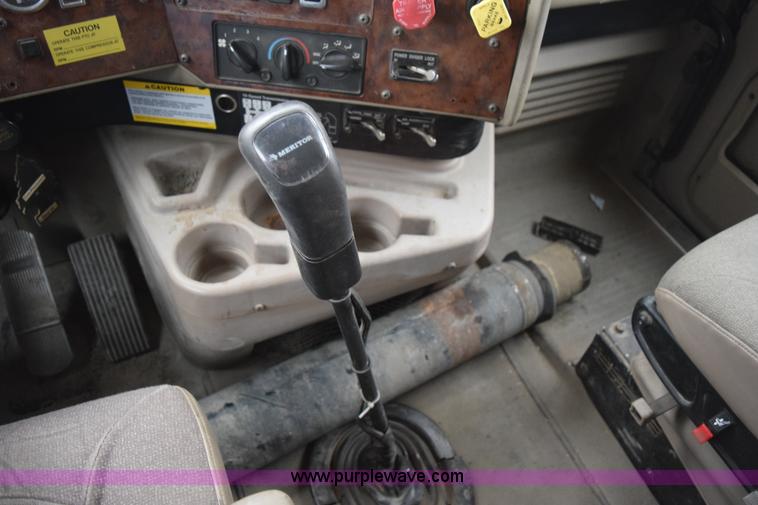 image for item K2312 2007 International 9200i semi truck