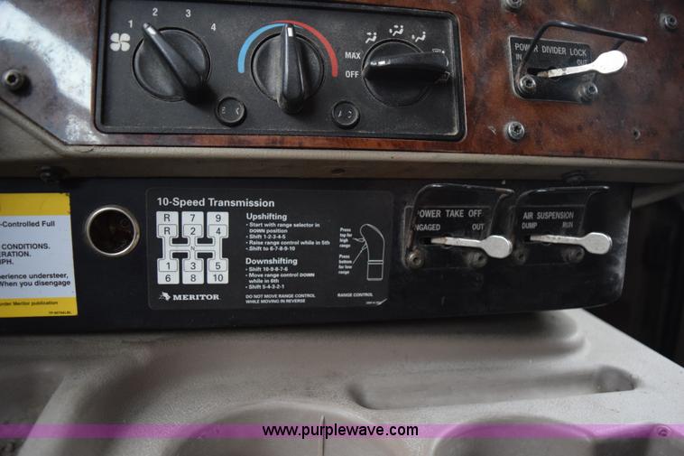 image for item K2312 2007 International 9200i semi truck