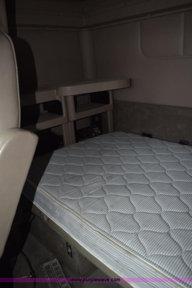 image for item K2312 2007 International 9200i semi truck