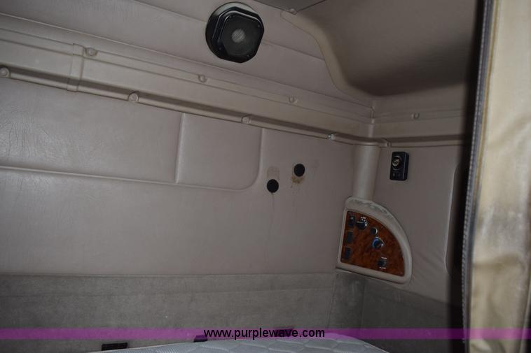 image for item K2312 2007 International 9200i semi truck